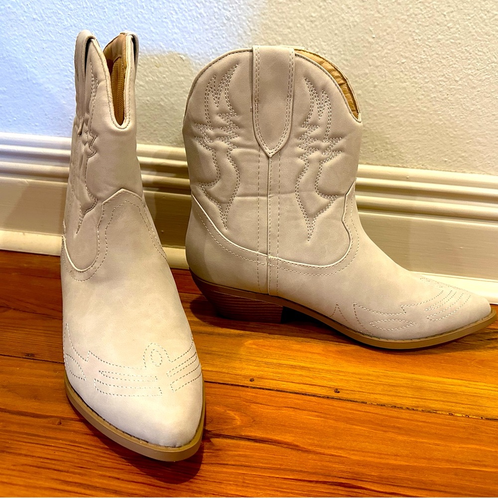 Never worn small heel cowboy boots